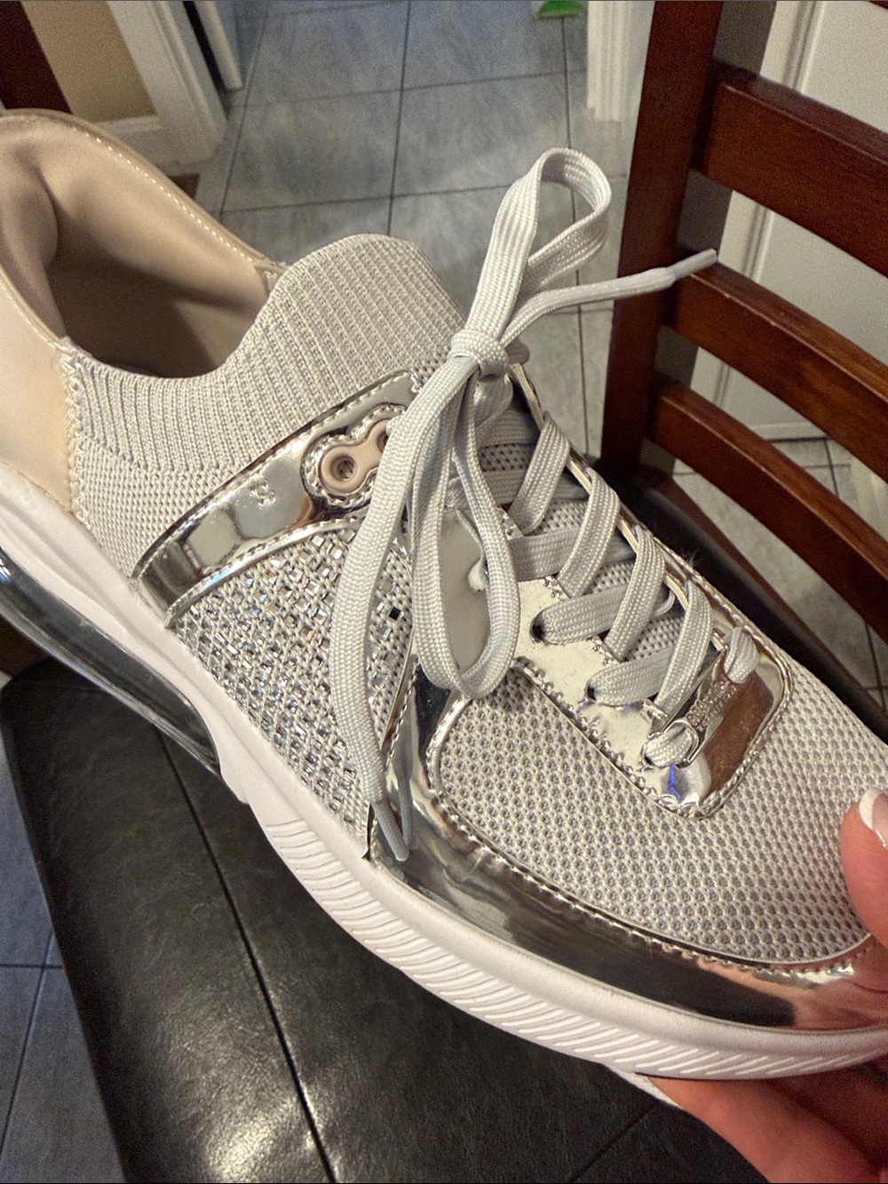 Kenneth Cole ReactionWomens Metallic Silver Knit Lace-Up Sneakers wore 1time 10W